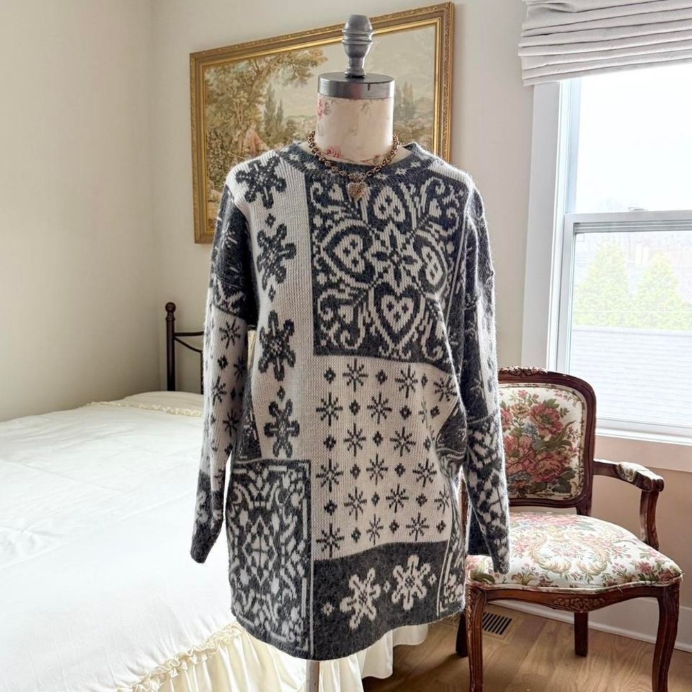 90s gray and white patchwork knit sweater Needles and Yarn size medium